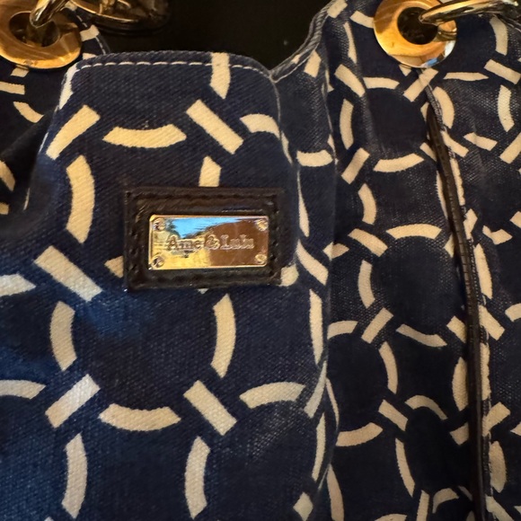 Amie and Lulu tote bag with small pouch - Picture 2 of 5